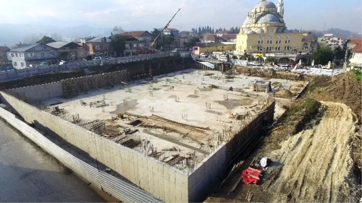 Başiskele Mehmetağa Mahallesindeki Meydan Yapım Çalışması Devam Ediyor