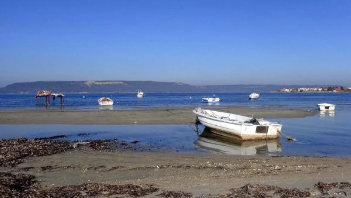 Çanakkale\'de Deniz Suyu Çekildi