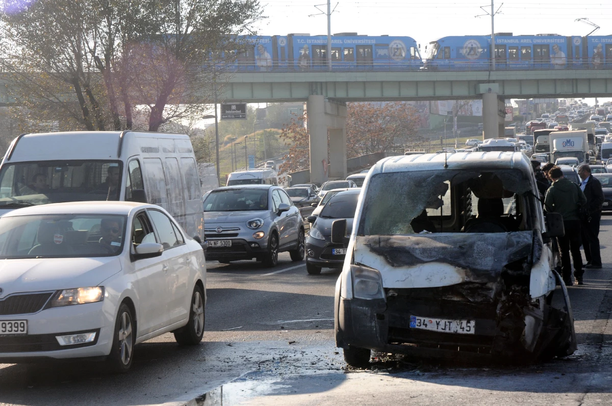 D-100\'de Zincirleme Trafik Kazası; Araçlardan Biri Alev Aldı, Yol Trafiğe Kapandı (2)