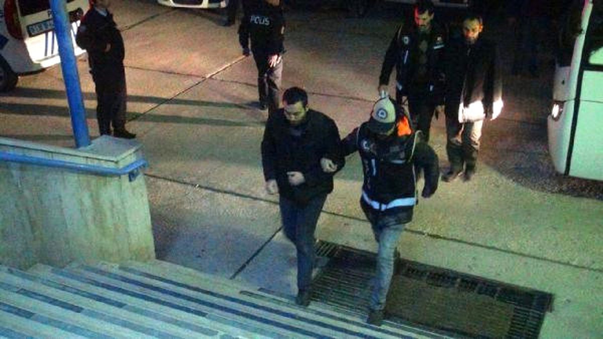 Hatay\'da Bylock Kullanan 15 Polis Tutuklandı