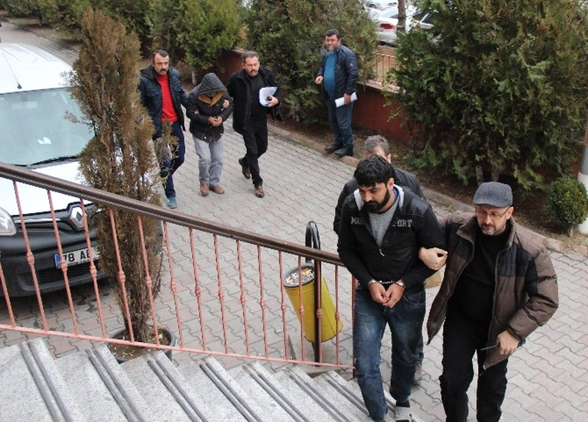 İnşaat Kalıp Hırsızları Polisten Kaçamadı