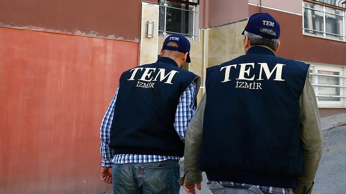 İzmir\'de Saldırı Hazırlığındaki Teröristler Yakalandı