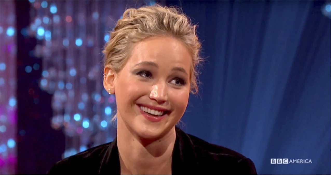 Jennifer Lawrence Kalçalarıyla Az Kalsın Set Görevlisini Öldürüyormuş