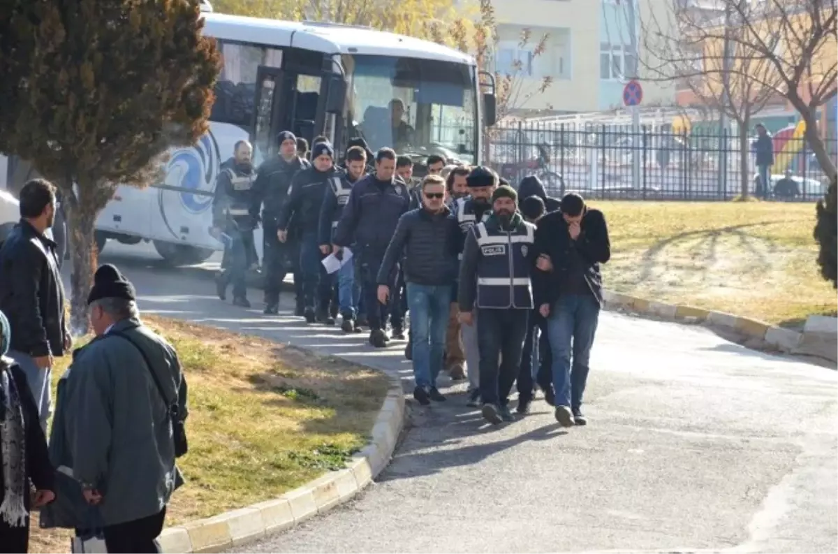 Karaman\'da Fetö\'den Gözaltına Alınan 13 Kişi Adliyeye Sevk Edildi