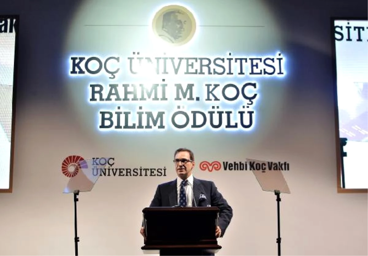 Koç Üniversitesi Rahmi M. Koç Bilim Madalyası Prof. Dr. Aydoğan Özcan\'ın Oldu