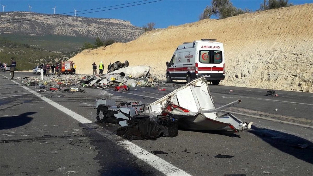 Mersin\'de Trafik Kazası: 2 Ölü