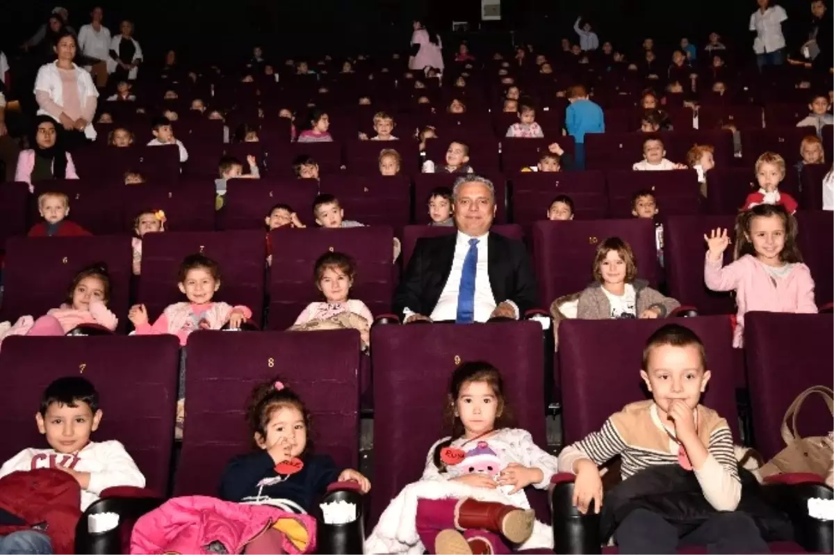 Muratpaşa Sinema Günleri Miniklerle Başladı