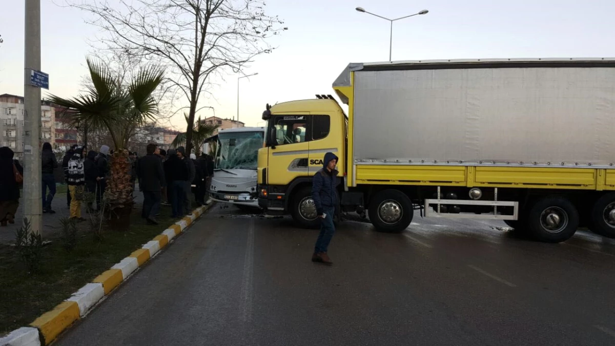 Ordu\'da Zincirleme Trafik Kazası: 9 Yaralı