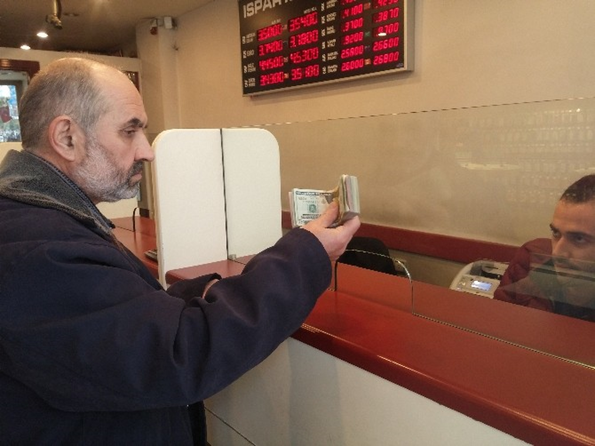 Oğlunun Düğün Parasını TL\'ye Çevirdi