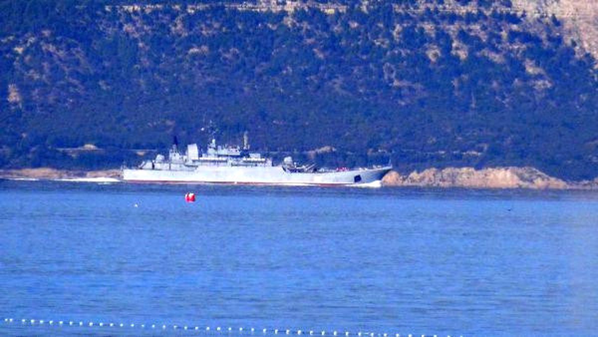 Rus Savaş Gemisi Boğazdan Geçti