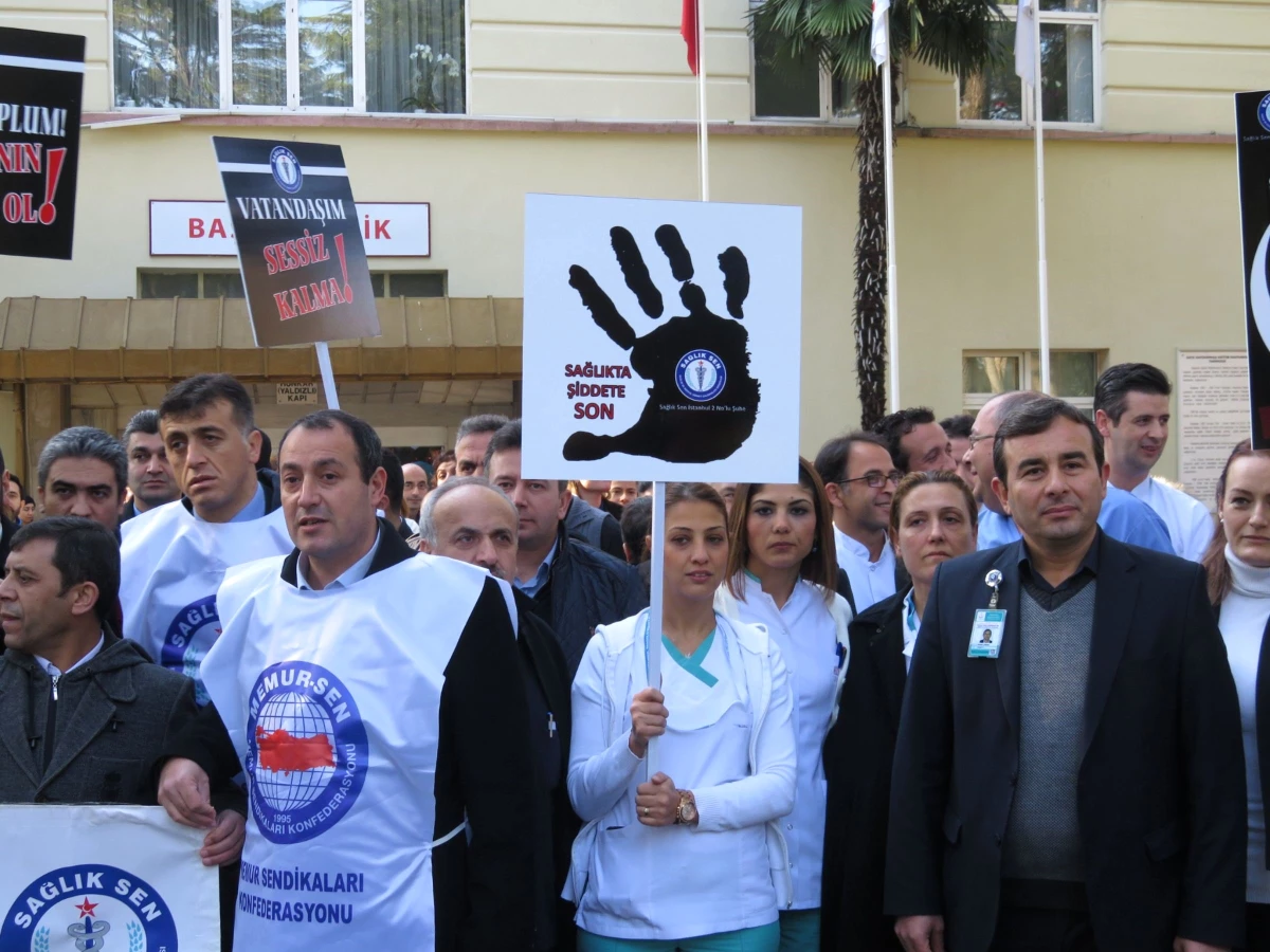 Sağlık Çalışanlarından "Şiddet" Protestosu