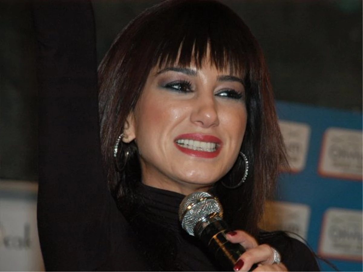 Şarkıcı Nadide Sultan\'dan Engellilere Konser