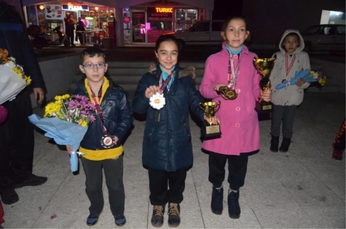 Selendili Badmintoncular Türkiye Şampiyonu Oldu