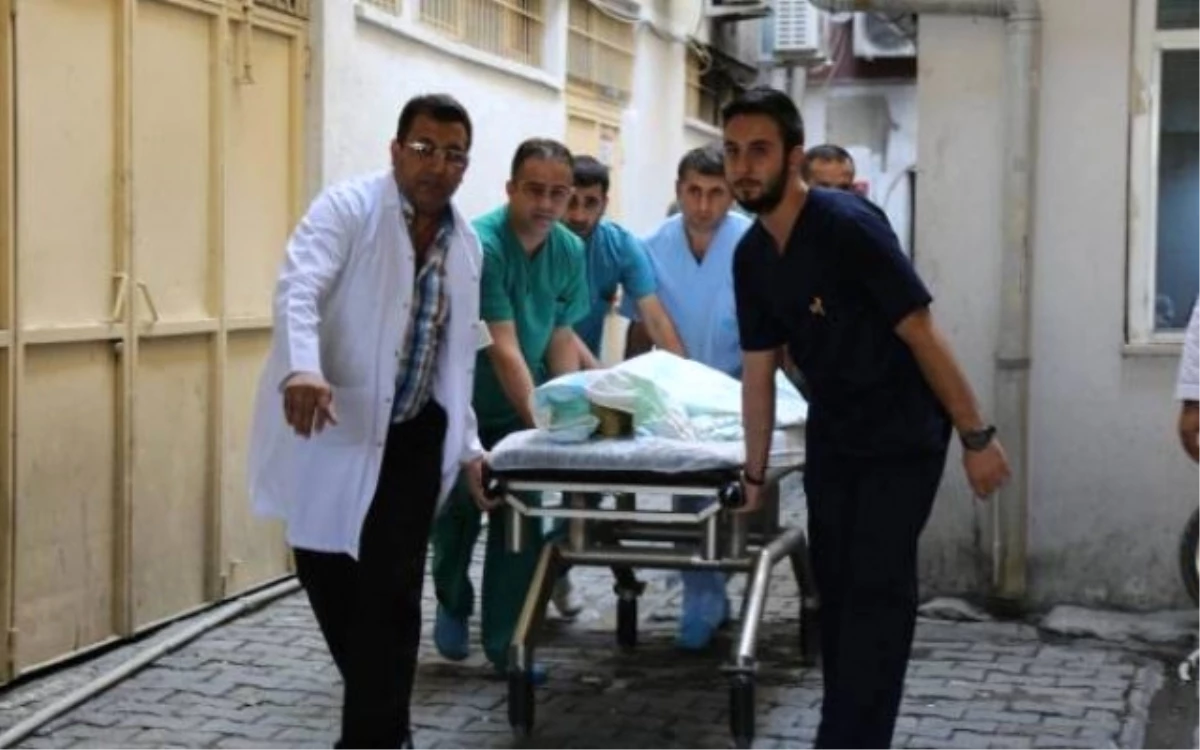 Diyarbakır Silvan\'da Patlayıcıya Taşla Vuran Çocuk Yaralandı!