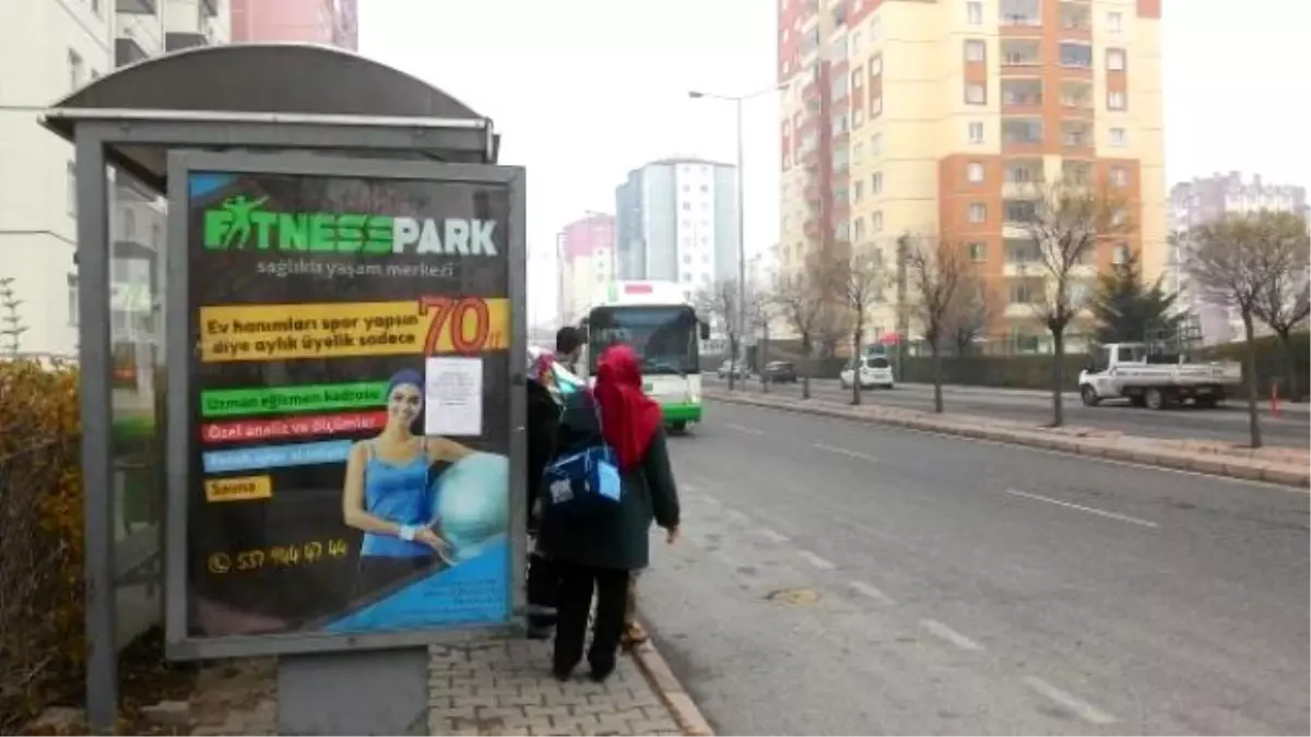 Yolda Buldukları Tabletin Sahibini Arıyorlar: Şifreyi Bilen Alır