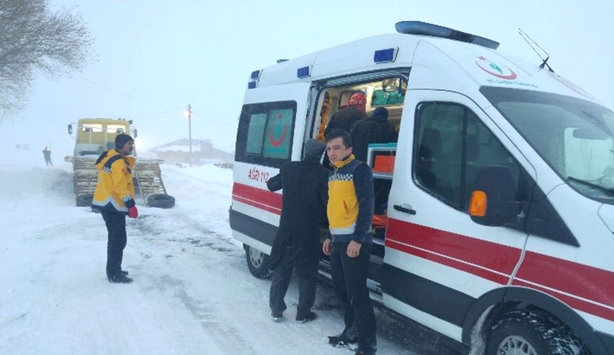 Yolu Kapanan Köyde Hamile Kadın İçin Ekipler Seferber Oldu