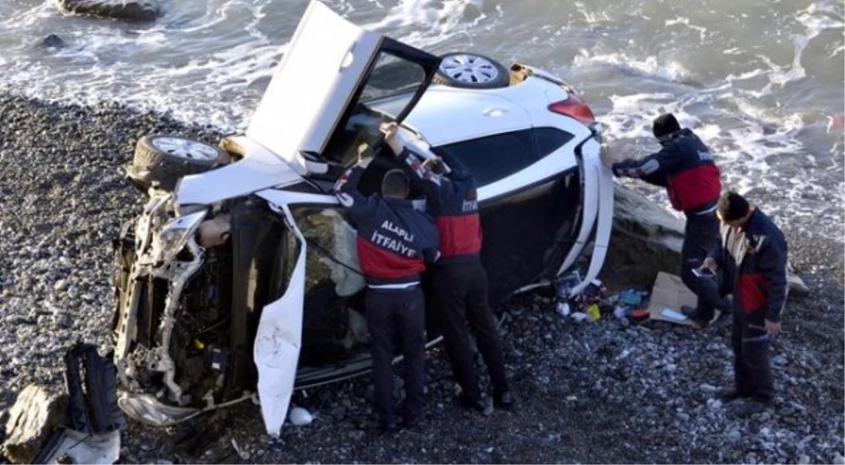 Zonguldak\'ta Otomobil Denize Düştü: 1 Yaralı