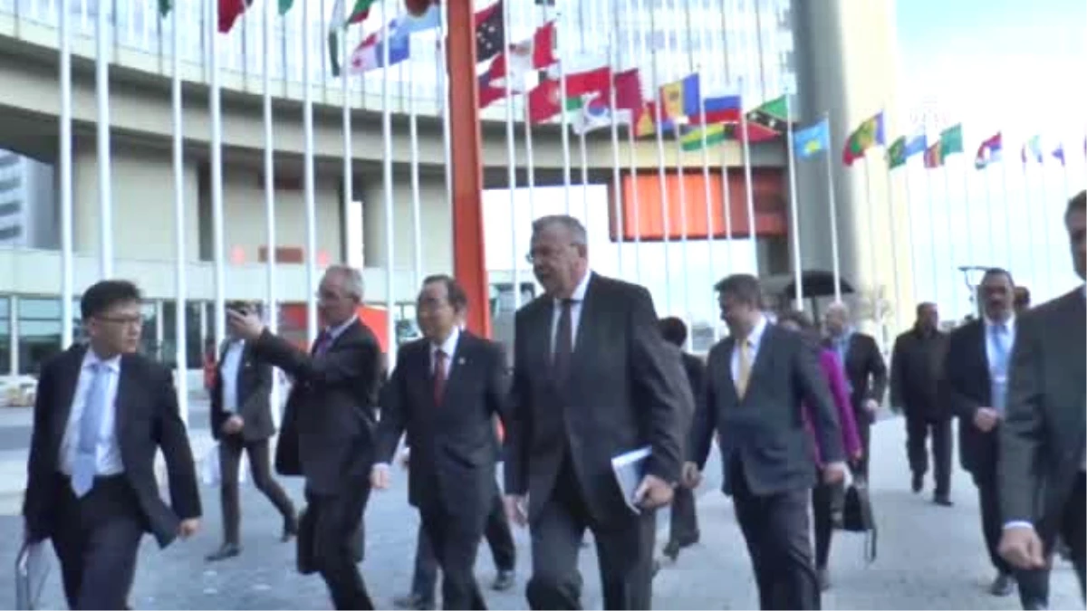 Ban Ki-Moon, BM Viyana Ofisini Ziyaret Ederek Çalışanlarla Vedalaştı