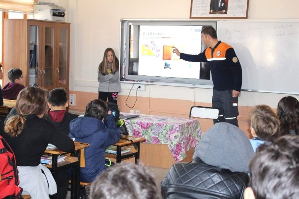 Bartın Afad\'dan Öğrencilere Doğal Afet Eğitimi