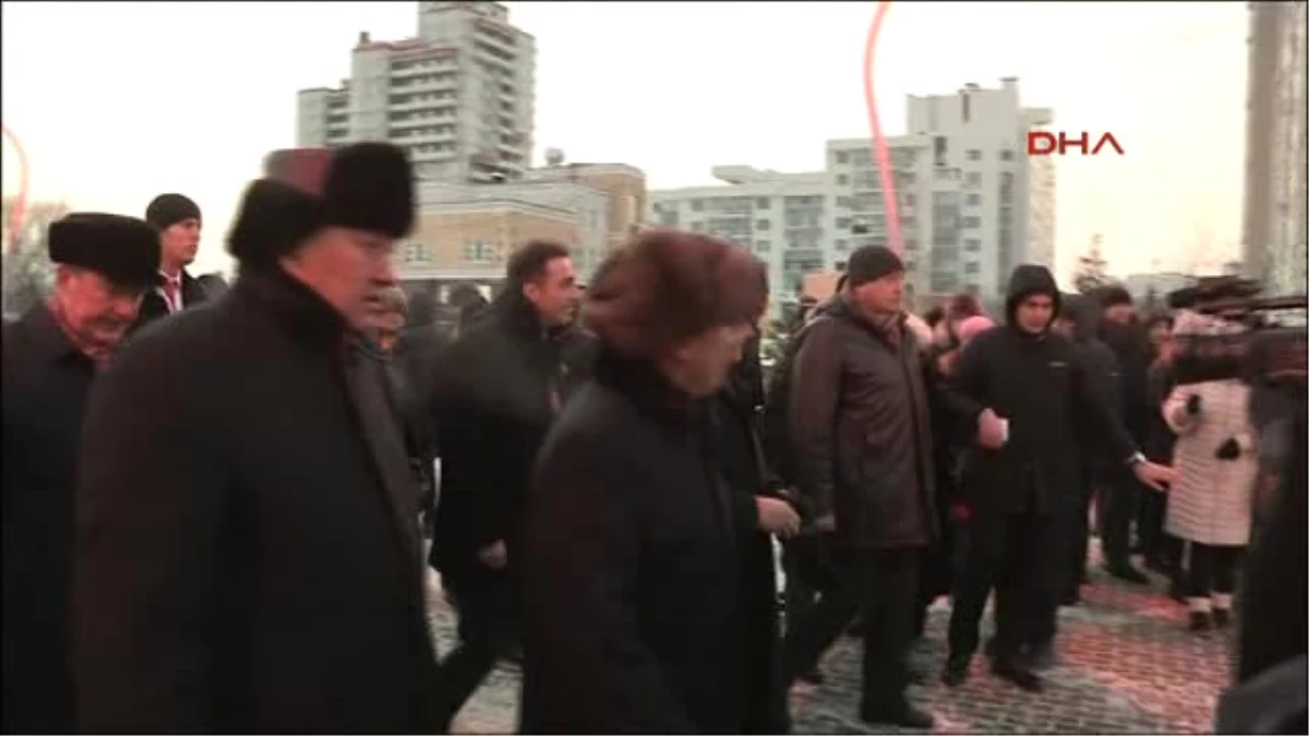 Başbakan Yıldırım, Kazan\'da Sadri Maksudi Heykelinin Açılış Törenine Katıldı