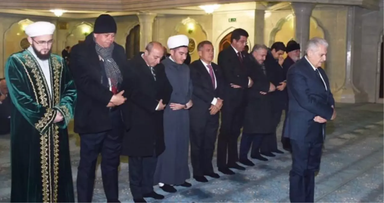 Başbakan Yıldırım Namaz Kıldırdı!