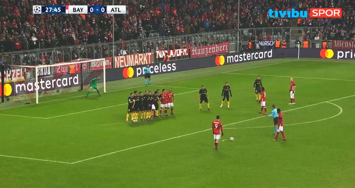 Bayern Münih'li Lewandowski, Attığı Golle Kaleciyi İçeri Soktu