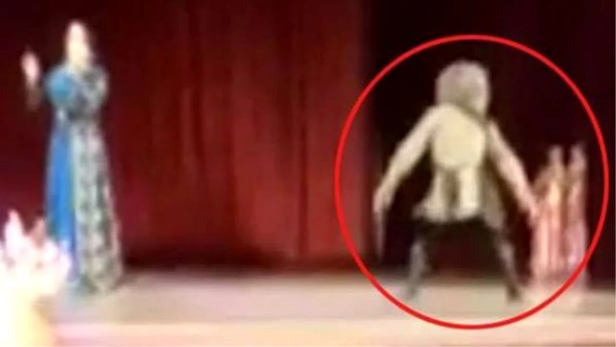 Dansçı Sahnede Öldü, Seyirciler Gösteri Sandı