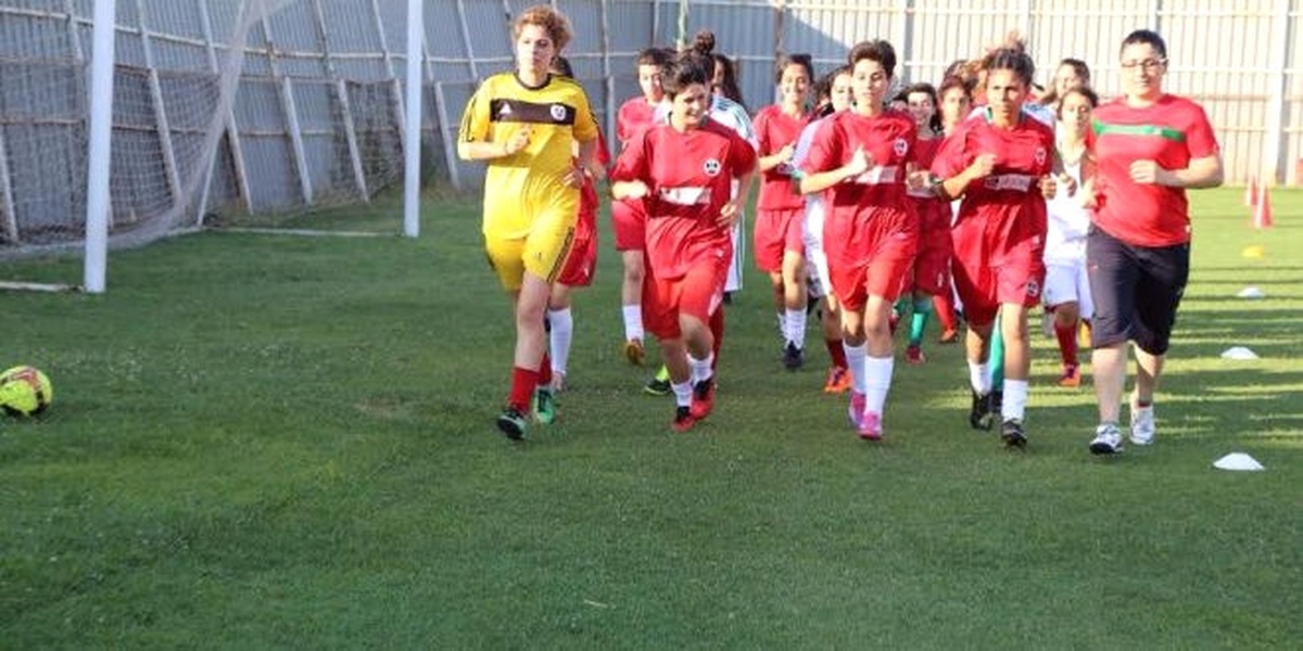 Diyarbekirspor\'un Kadın Futbolcuları İyi Yolda