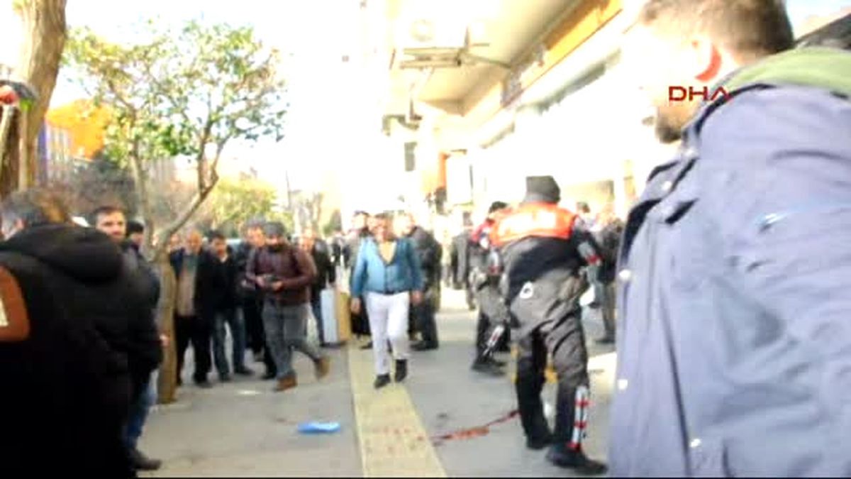 Elazığ\'da Cadde Ortasında Silahlı Saldırı 3 Yaralı