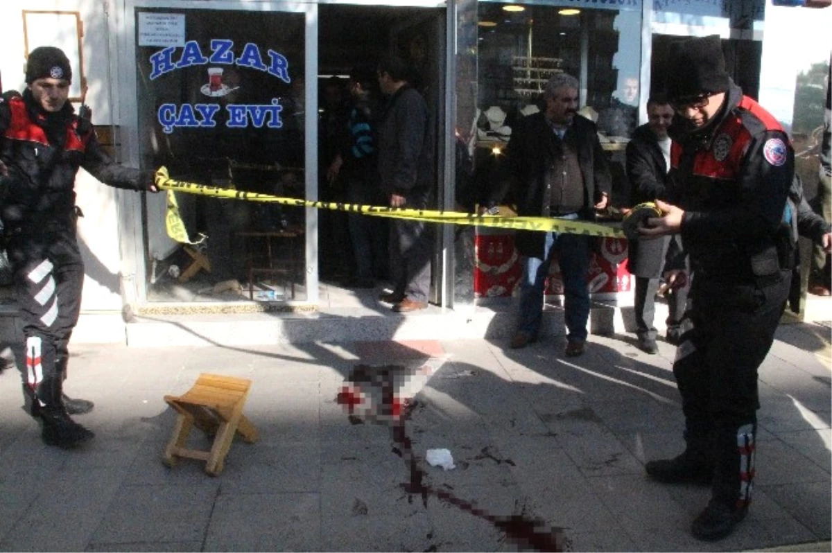 Elazığ\'da Çay Ocağı Önünde Silahlı Saldırı: 3 Yaralı