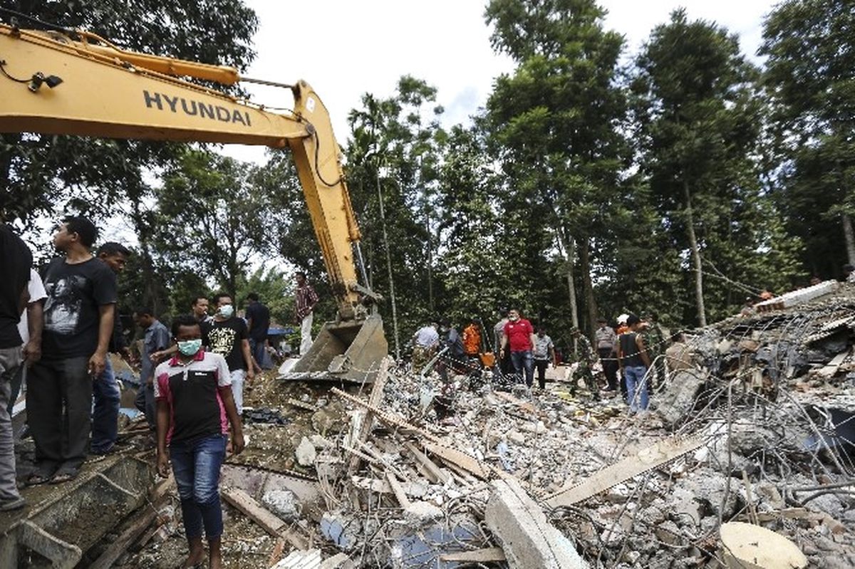 Endonezya\'da Deprem: En Az 52 Ölü
