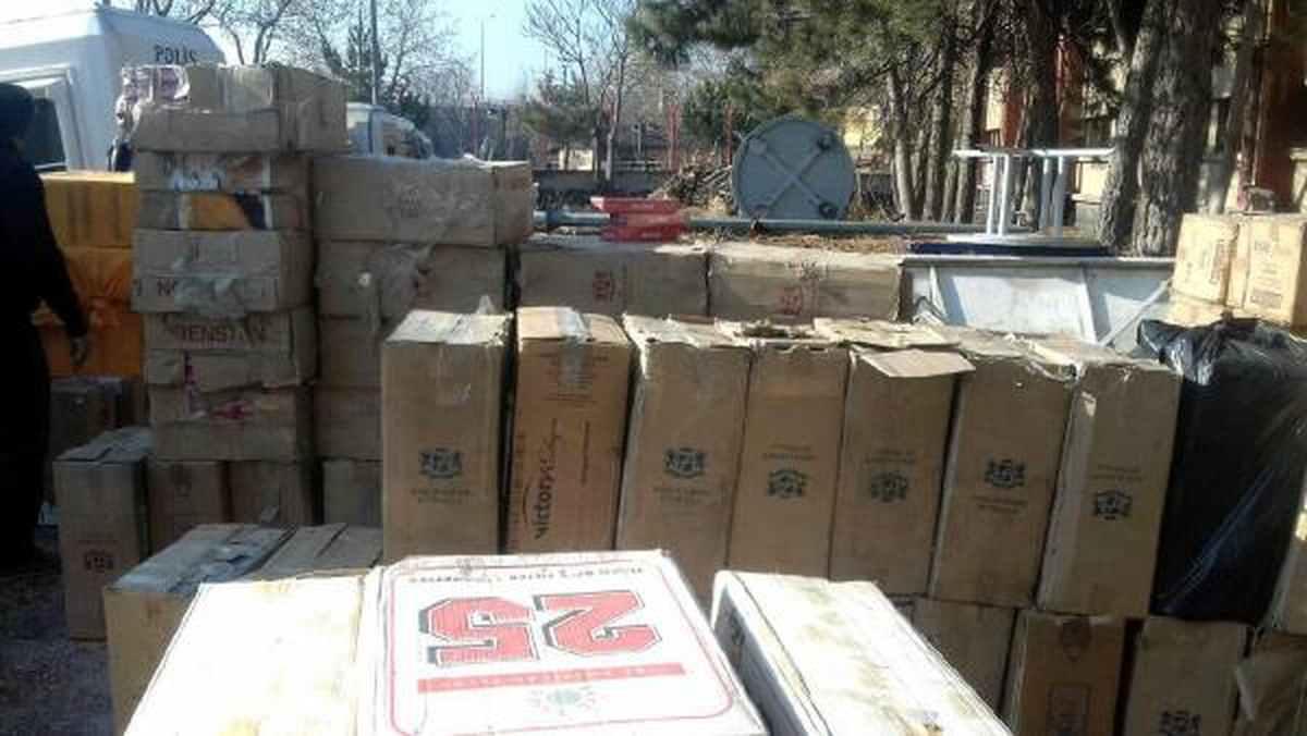 Ev Eşyalarının İçinden 90 Bin 500 Paket Kaçak Sigara Çıktı