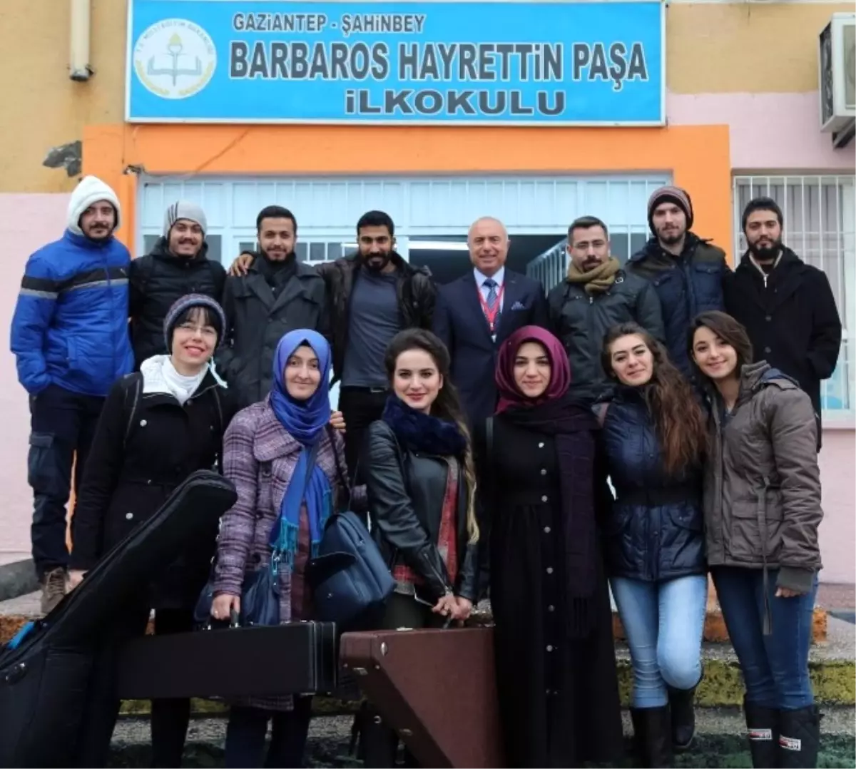 Gaün Öğrencilerinden İlkokul Öğrencilerine Kırtasiye Yardımı