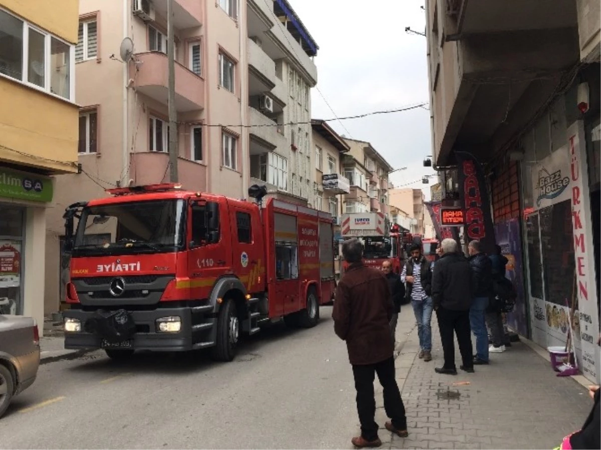 Iraklı Ailenin Kaldığı Evin Balkonunda Yangın Çıktı