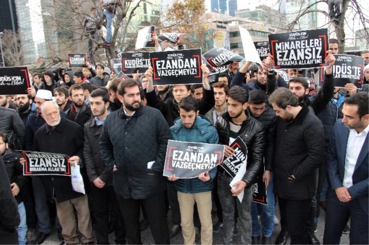 İstanbul\'da İsrail\'e Karşı \'Ezan\' Protestosu