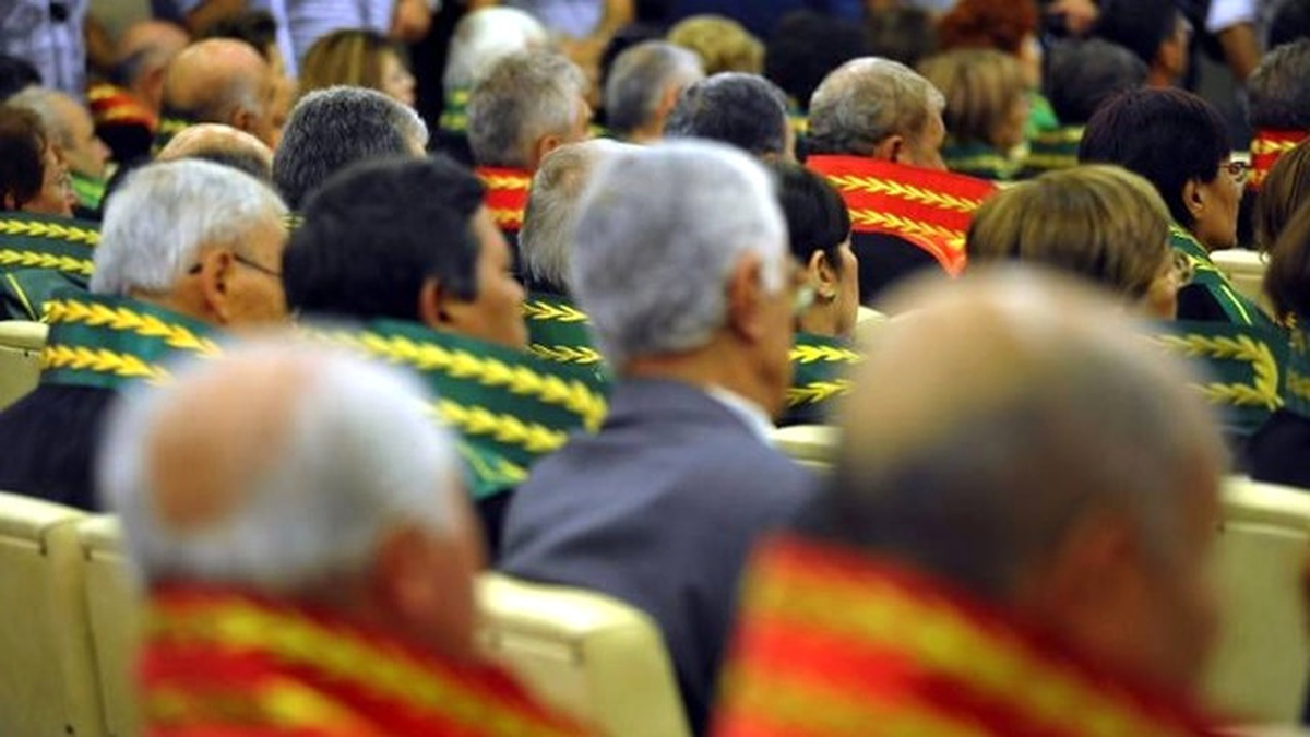 İzmir\'de Fetö Soruşturmasında 7 Hakim ve Savcı Serbest