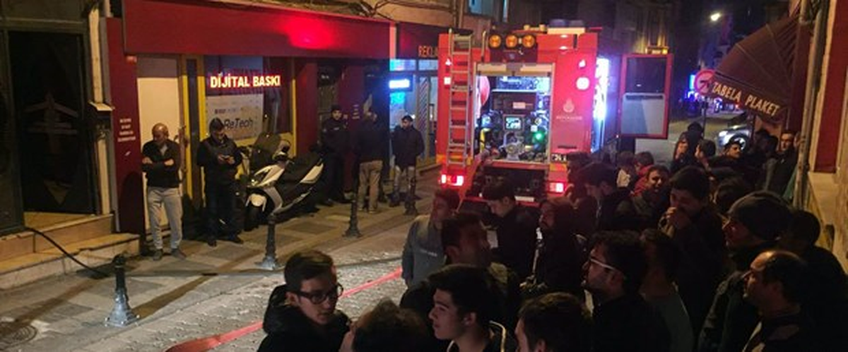 Kadıköy\'de Erkek Öğrenci Yurdunda Yangın Paniği