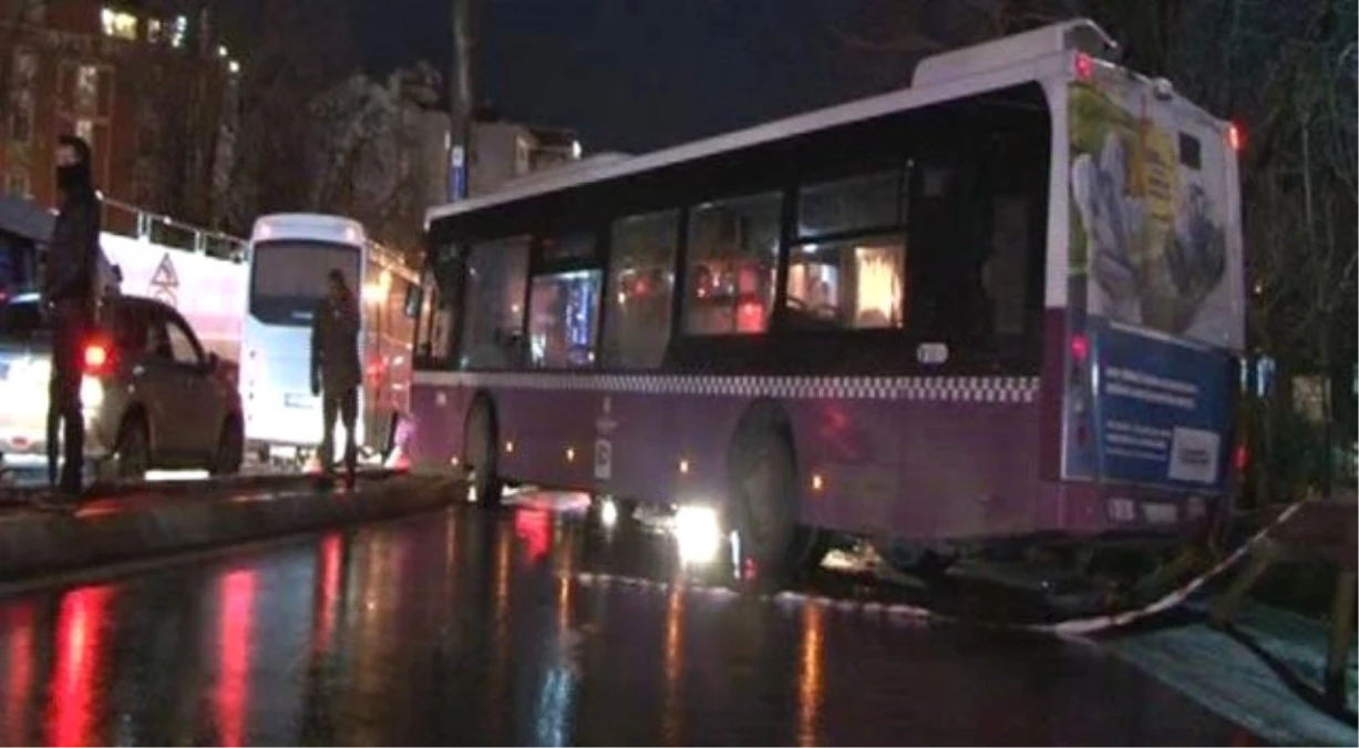 Kadıköy\'de Trafik Kazası: 5 Yaralı