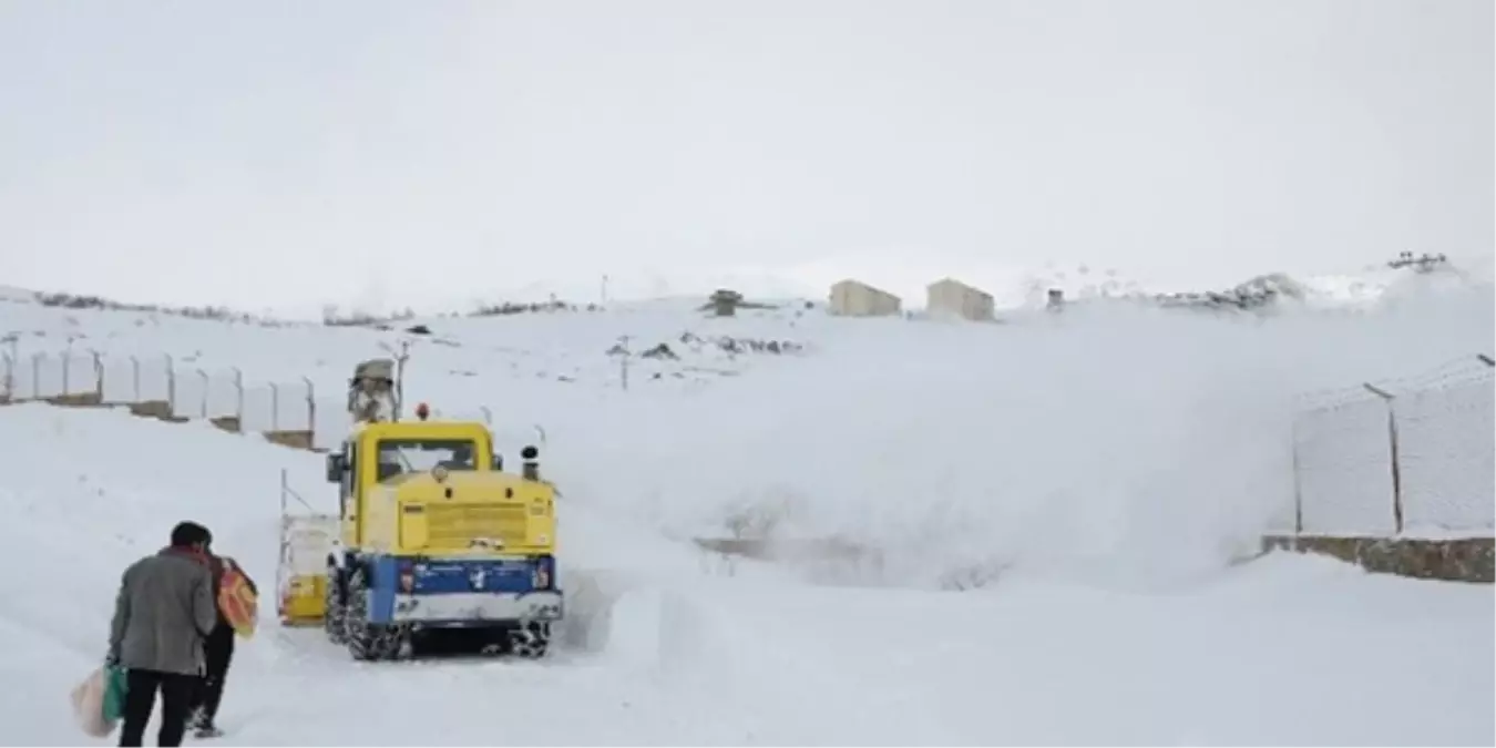 Kars\'ta 3 Köy Yolu Ulaşıma Kapalı