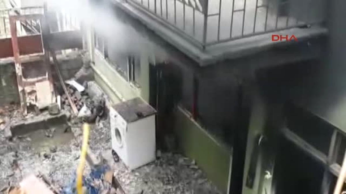 Kocaeli Apartman Dairesinde Yangın 15 Kişi Dumandan Etkilendi