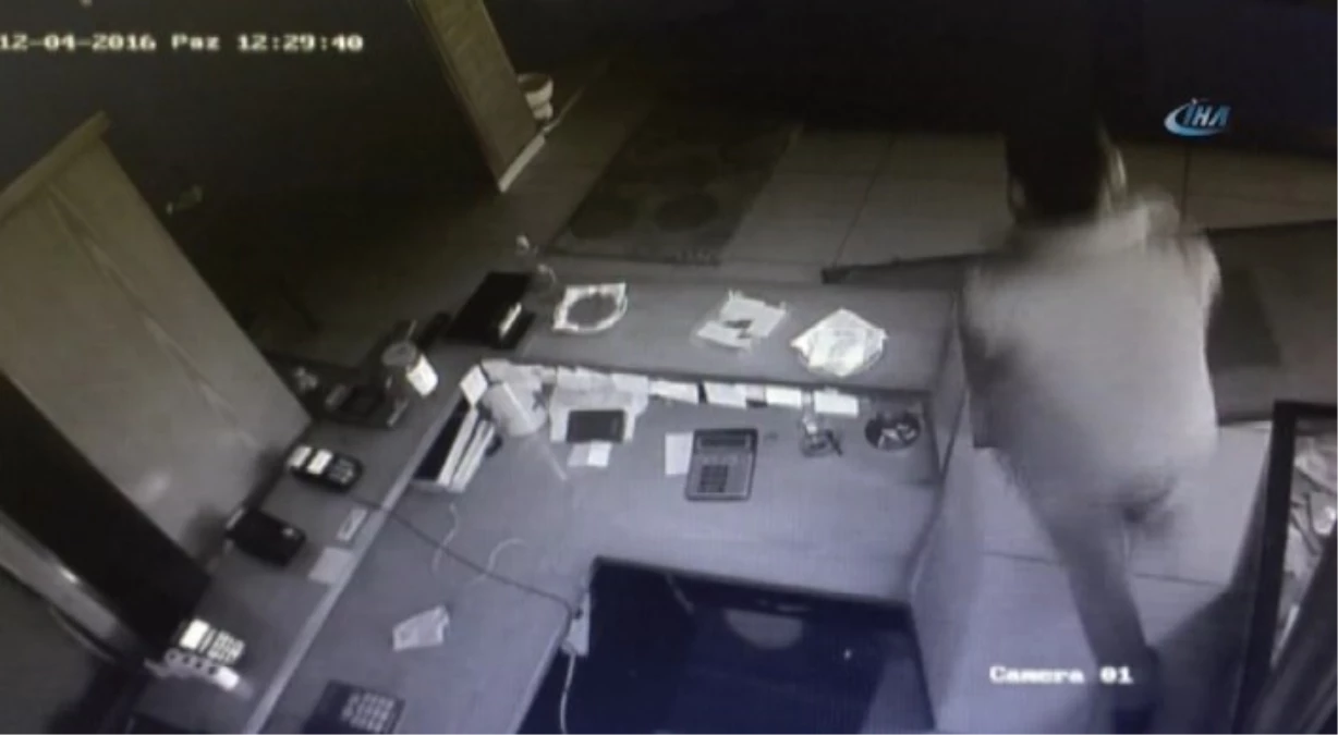 Lokantaya Giren Hırsız Güvenlik Kameralarına Yakalandı