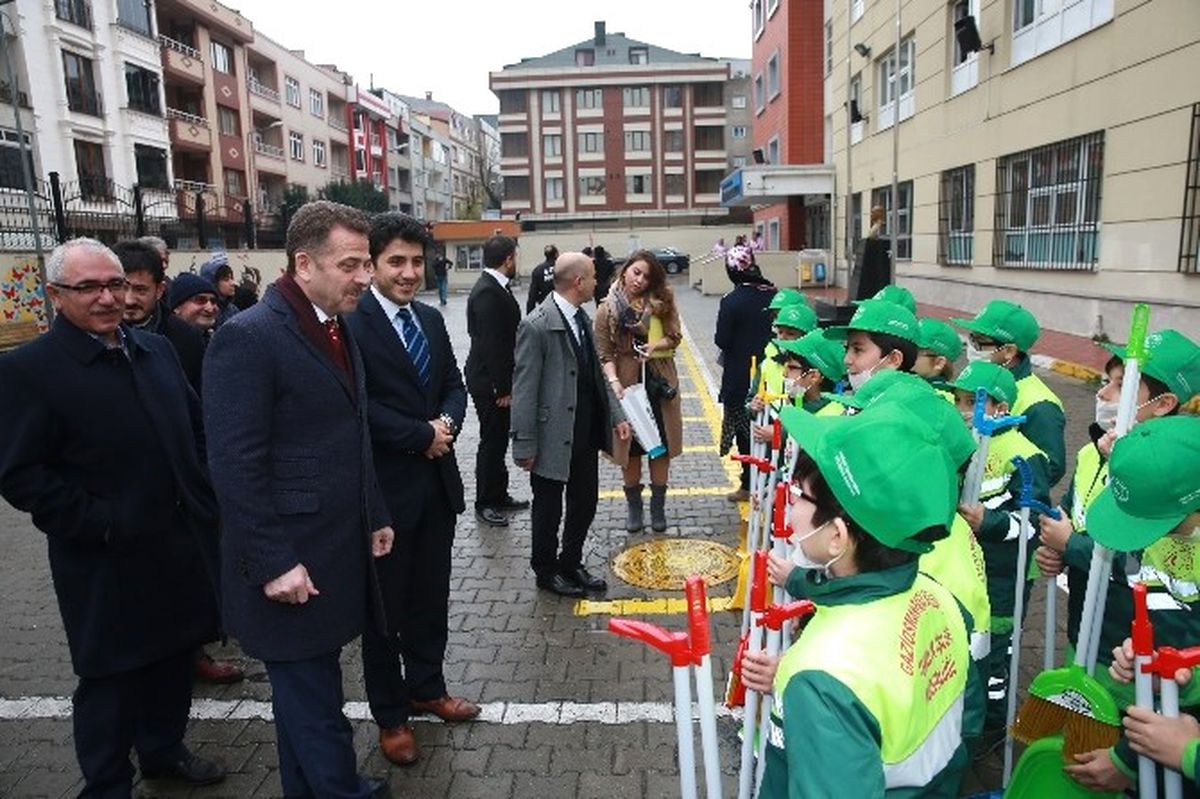 Minik Temizlik Elçileri İş Başında