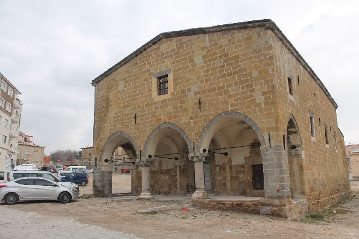 Niğde\'deki Ermeni Kilisesi Çocuk Kütüphanesi Olacak