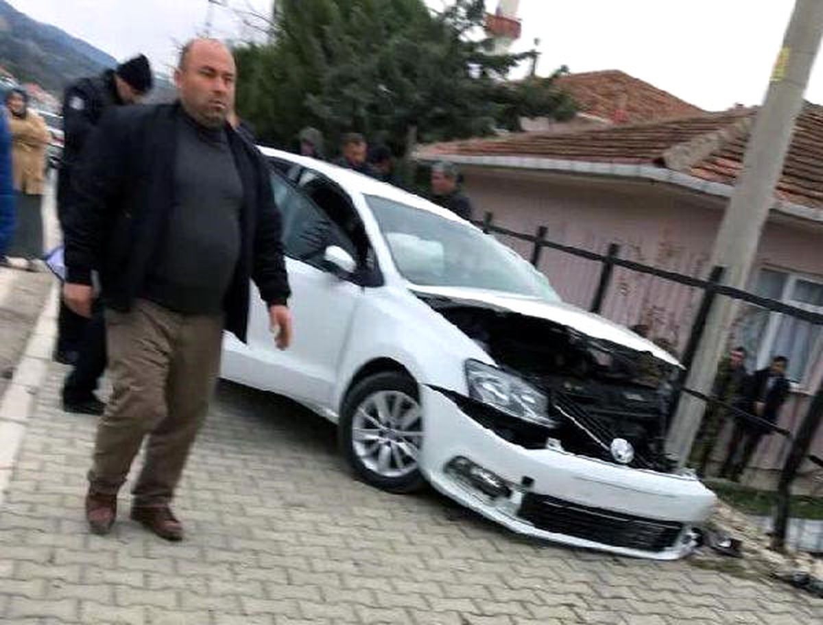 Otomobil, Traktörle Çarpıştı: 1 Ölü, 3 Yaralı