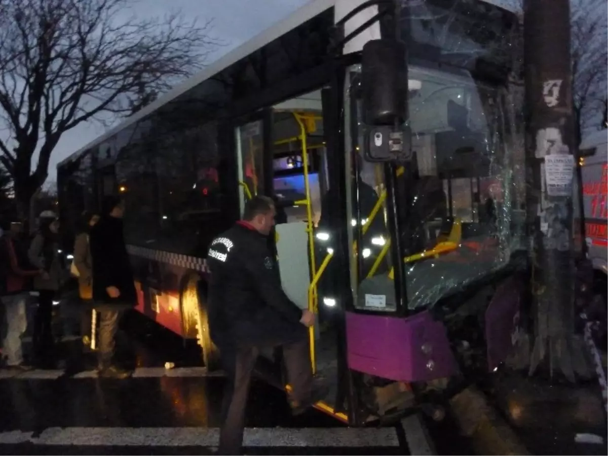 Kadıköy\'de Belediye Otobüsü Dehşeti: 4 Yaralı