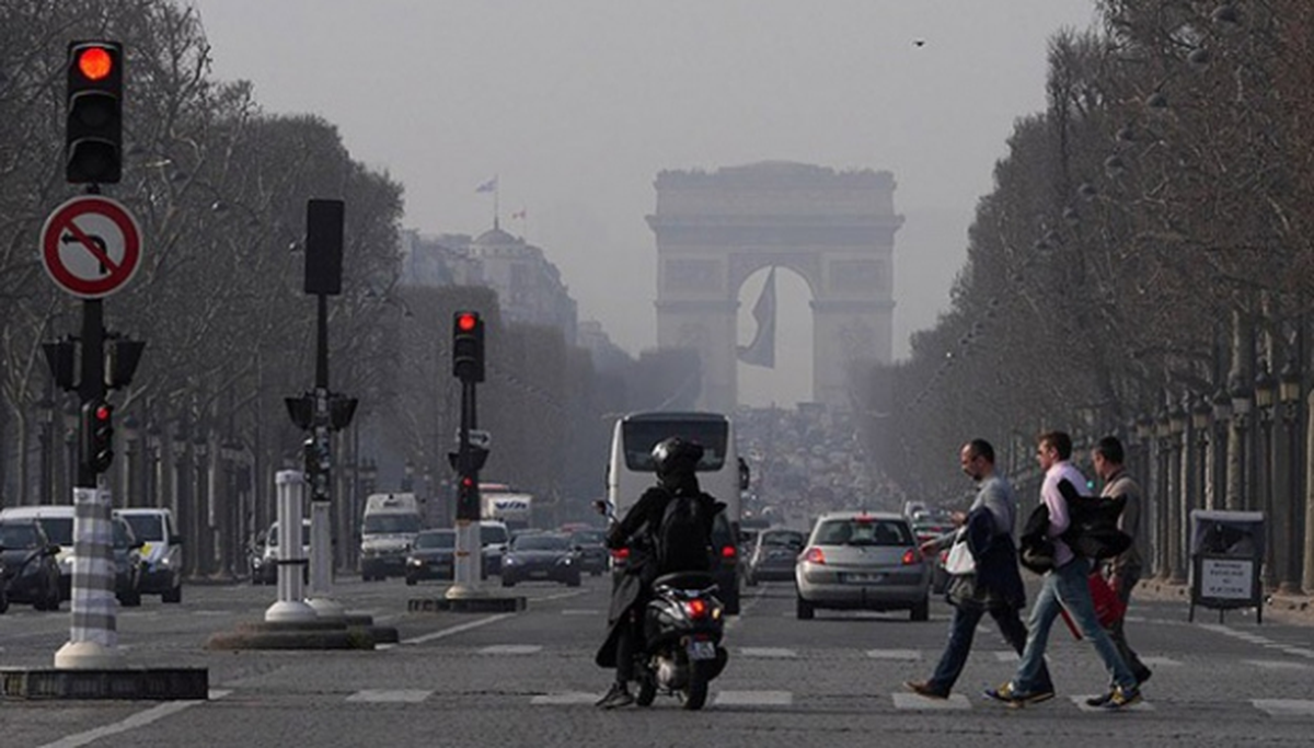 Paris\'te Alternatif Trafik Uygulaması Hava Kirlilik Oranını Düşürdü