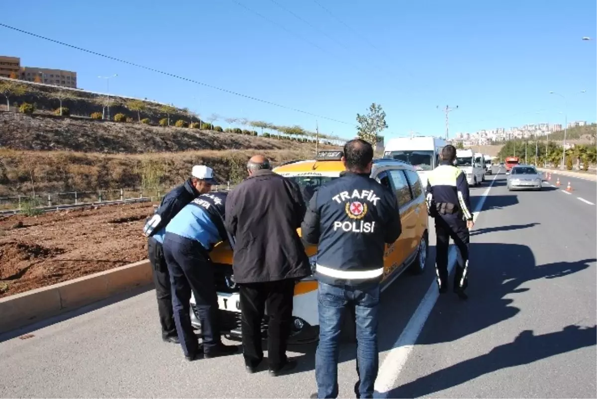 Şanlıurfa\'da Öğrenci Servisleri ve Taksiler Denetlendi