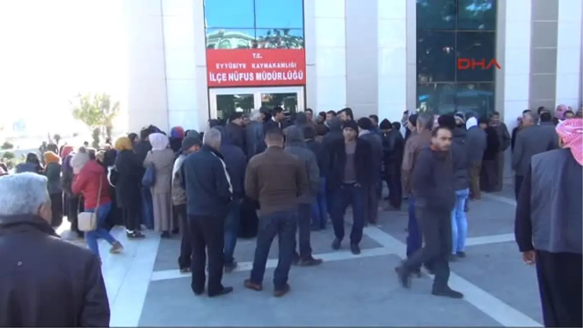 Şanlıurfa\'da Suriyelilerin Adres Bildirimi Kuyruğu