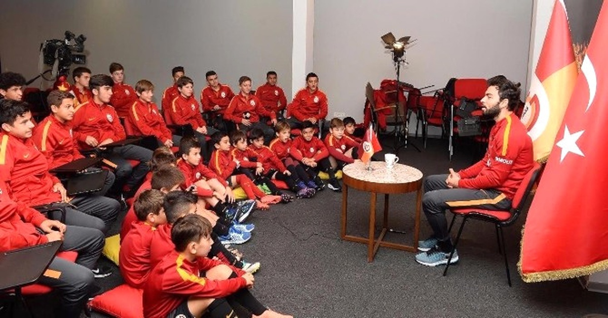 Selçuk İnan, Minik Futbolcularla Buluştu