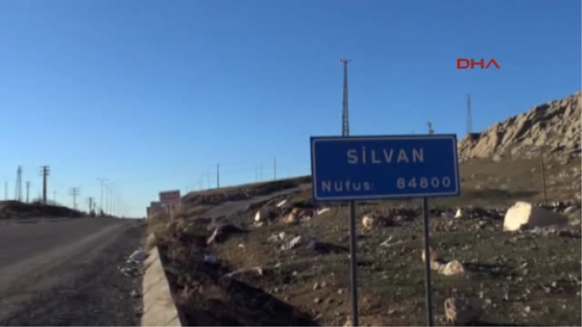 Silvan Kayyum Atanan Belediye Başkanı Silvan\'nın 5 Mahallesine Spor Kompleksi Kuruyor